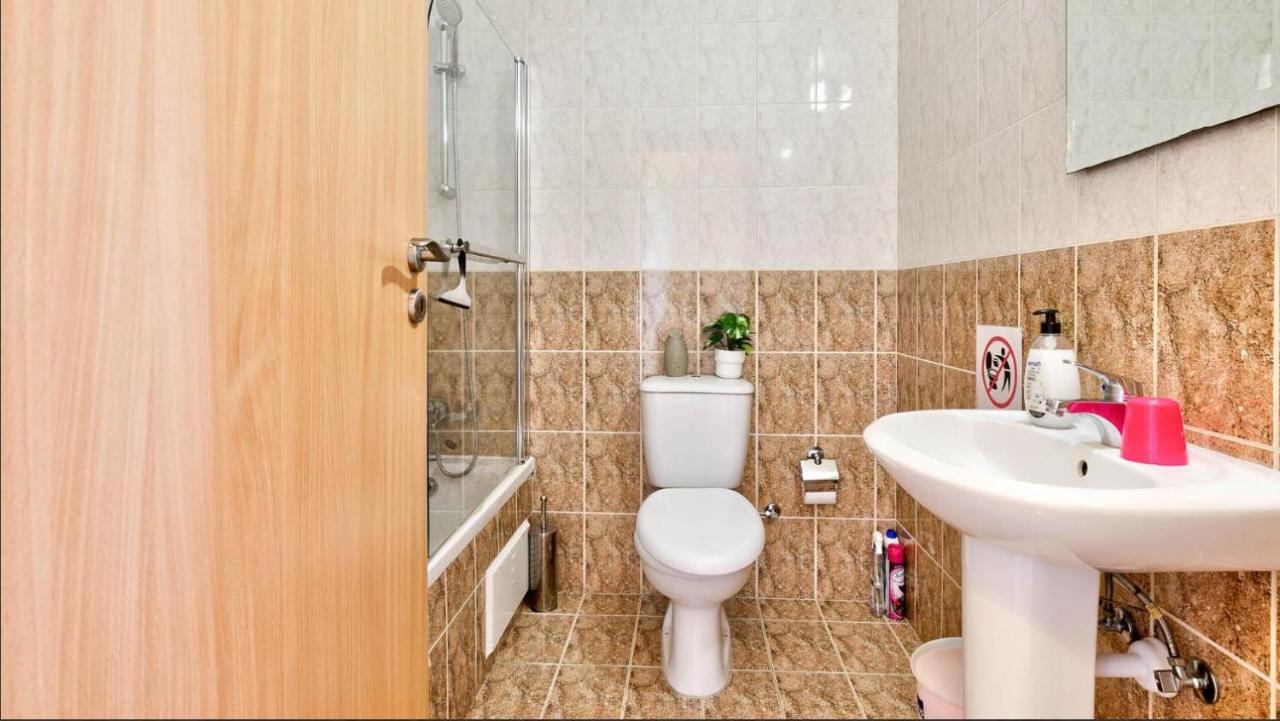 Spacious Contemporary Apartment Piszúri Kültér fotó