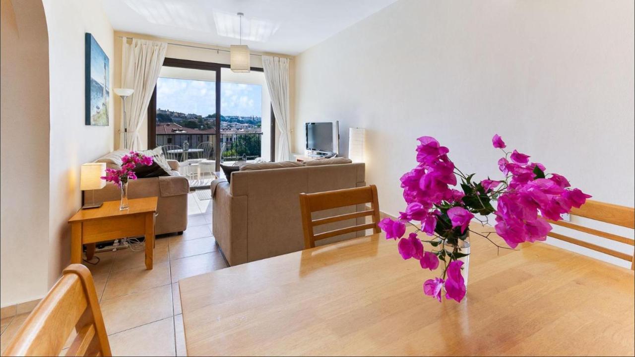 Spacious Contemporary Apartment Piszúri Kültér fotó